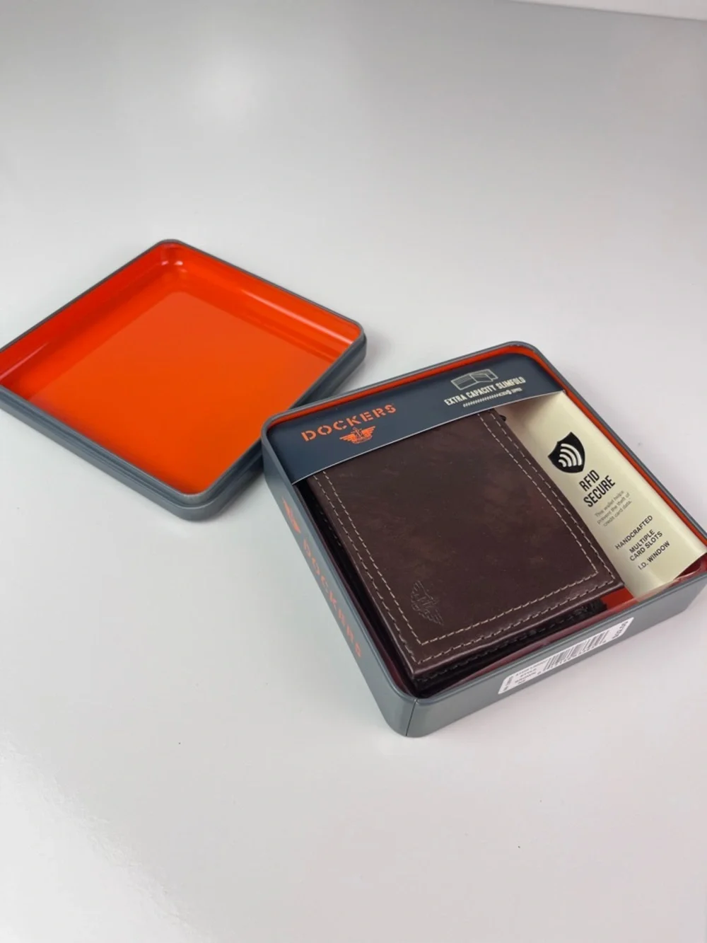 Men’s Dockers Extra Capacity Slim Fold Slimfold Wallet Brown New in Box NWT